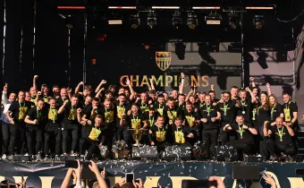 Чернівці святкують: «Буковина» разом із вболівальниками відзначила вихід до УПЛ та чемпіонство