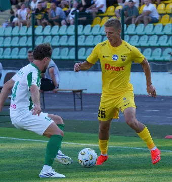 «Буковина» у видовищному поєдинку поступилася на виїзді «Карпатам»