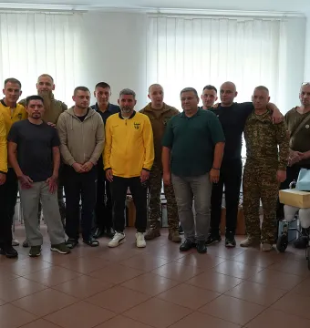 Зустріч із героями: представники «Буковини» відвідали військових, які проходять лікування та реабілітацію