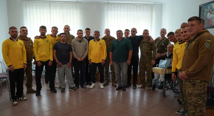 Зустріч із героями: представники «Буковини» відвідали військових, які проходять лікування та реабілітацію